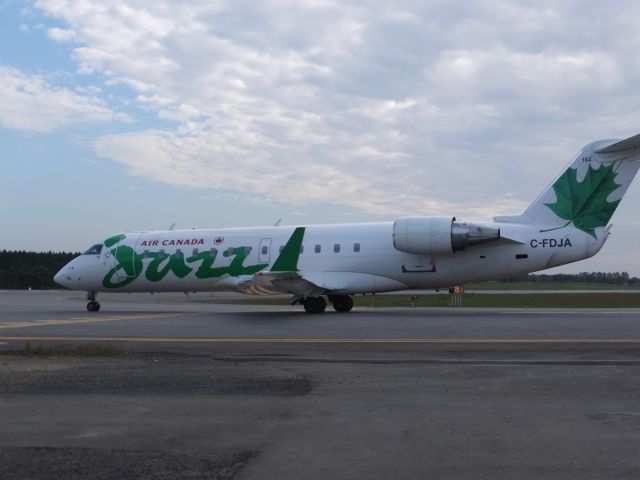 Canadair Regional Jet CRJ-200 (C-FDJA)