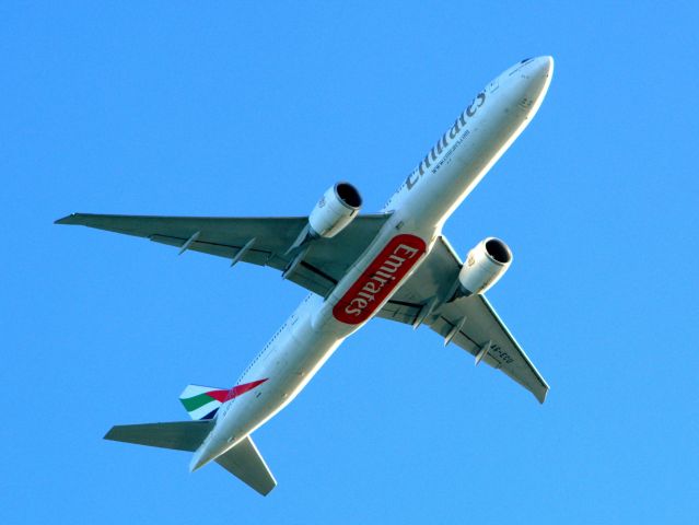 Boeing 777-200 (A6-ECU)