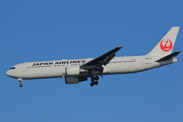 BOEING 767-300 (JA612J)