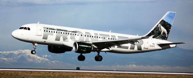 Airbus A320 (N216FR) - Landing on 16L.