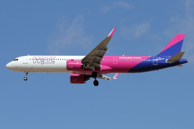 Airbus A321 (HA-LVI) - 29/04/2025:br /The daily flight BUD > TLV, final to runway 21.