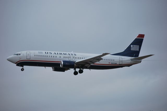 BOEING 737-400 (N451UW) - On final for runway 18L - 10/23/09