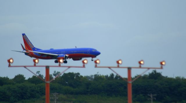 Boeing 737-800 (N8626B)