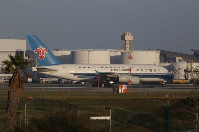 Airbus A380-800 (B-6136)