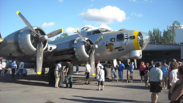 Boeing B-17 Flying Fortress —