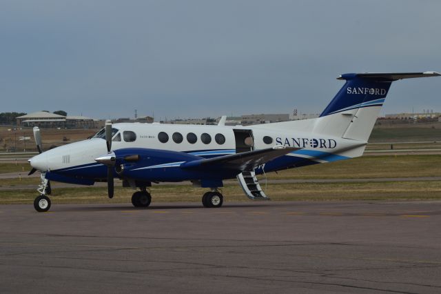 Beechcraft Super King Air 200 (N901SH) - N901SH awaiting Medical personnel on the tarmac in FSD