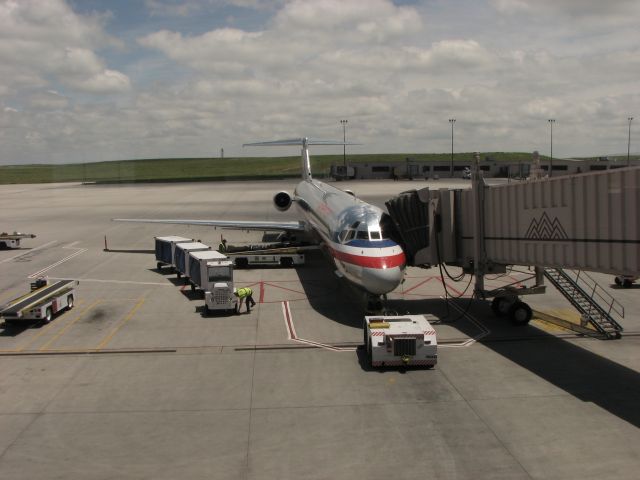 McDonnell Douglas MD-82 — - Nice lighting at KCOS