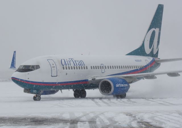 Boeing 737-700 (N285AT)