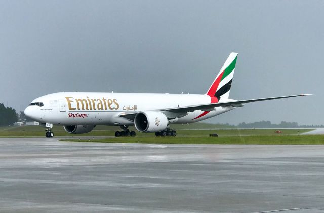 Boeing 777-200 (A6-EFJ)