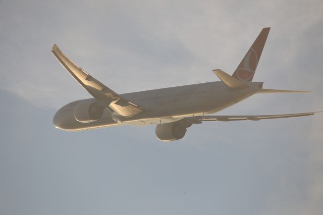 BOEING 777-300ER (TC-JJI)