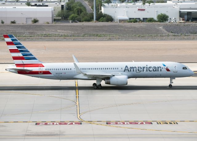 Boeing 757-200 (N202UW)