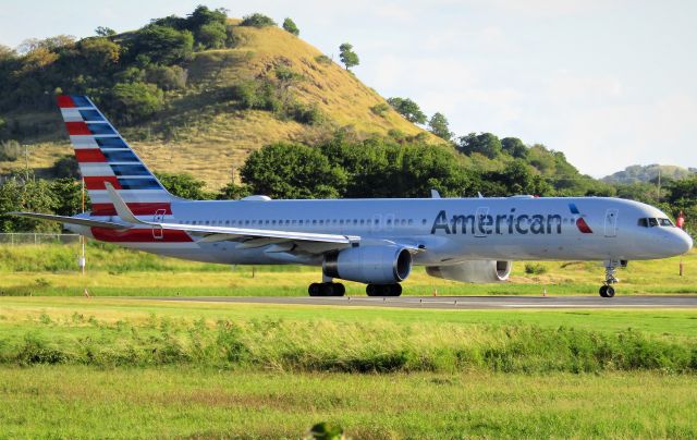 Boeing 757-200 (N185AN)