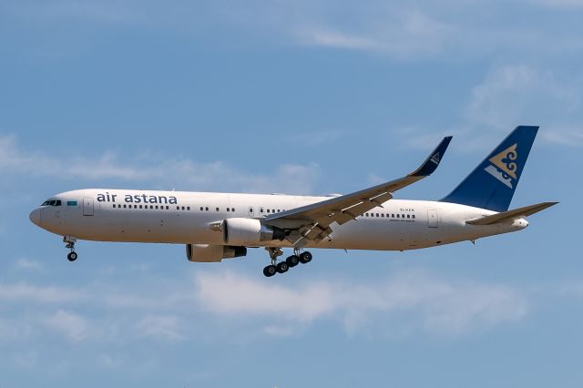 BOEING 767-300 (EI-KEB)