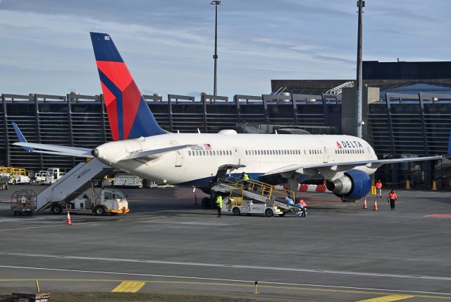 Boeing 757-200 (N822DX)
