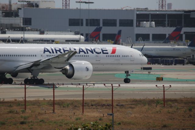 BOEING 777-300ER (F-GZND)