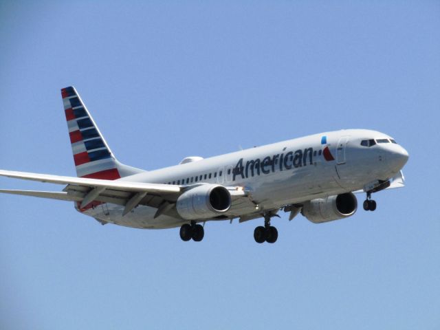 Boeing 737-800 (N913AN) - Landing RWY 20R