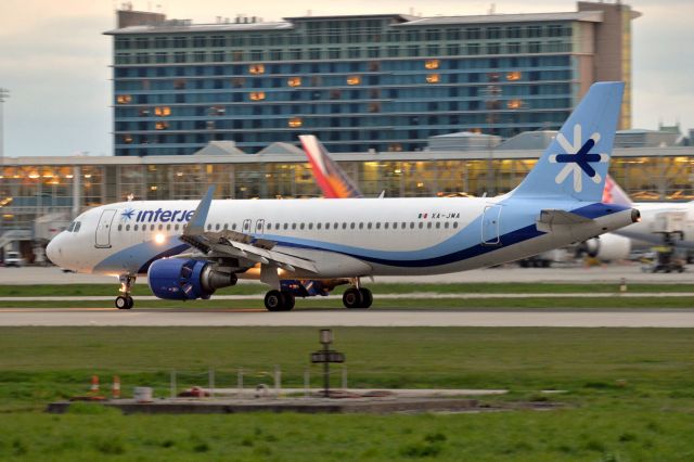 Airbus A320 (XA-JMA)