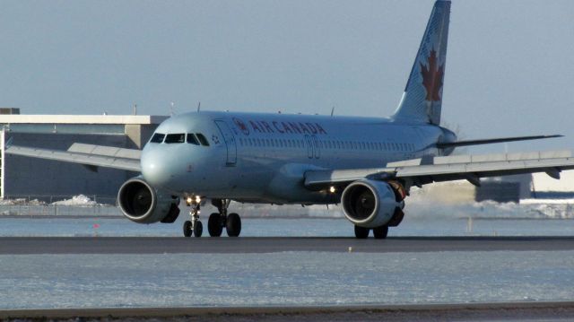 Airbus A320 (C-FTJP)