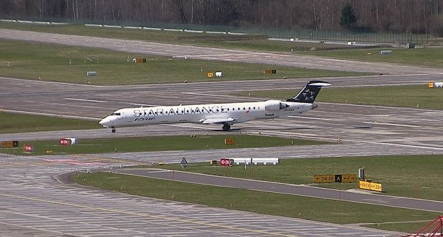 Canadair Regional Jet CRJ-700 (S5-AAV)