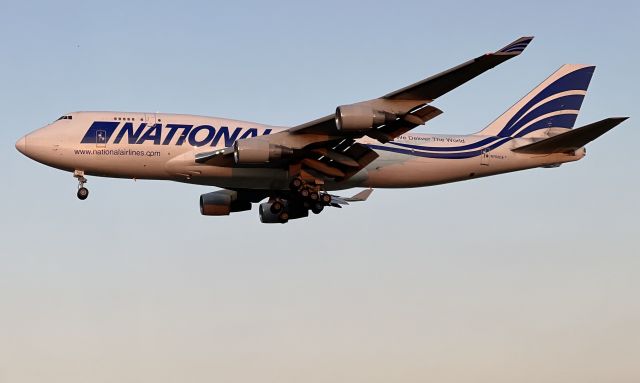 Boeing 747-400 (N702CA)