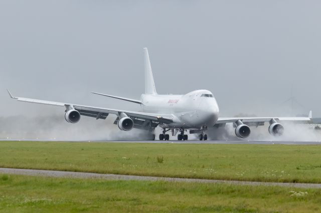 Boeing 747-400 (N701CK) - 29.07.2017 - 19 knots cross wind on Amsterdam Schiphols Polderbaan