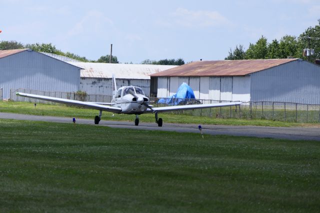 Piper Cherokee (N2366W)