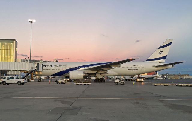 Boeing 777-200 (4X-ECF) - El Al B777-200ER - Sunrise 