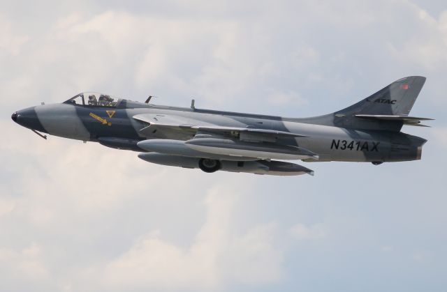 Hawker Hunter (N341AX)