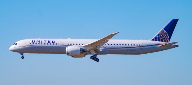 BOEING 787-10 Dreamliner (N17002) - A brand new United 787-10 doing a touch and go at GSP!