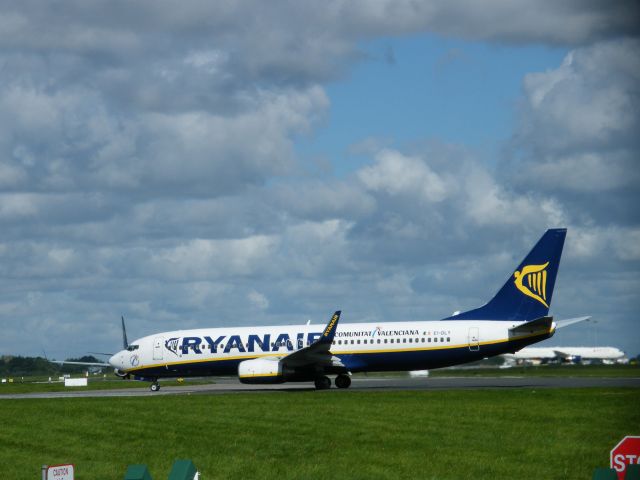 Boeing 737-700 (EI-DLY) - EI DLY B737 DEP EIDW 14/09/13