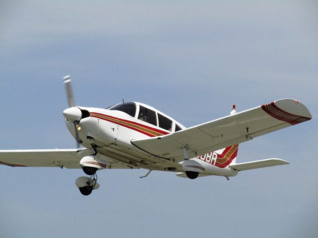 Piper Cherokee (N3808R) - Taking off RWY 24