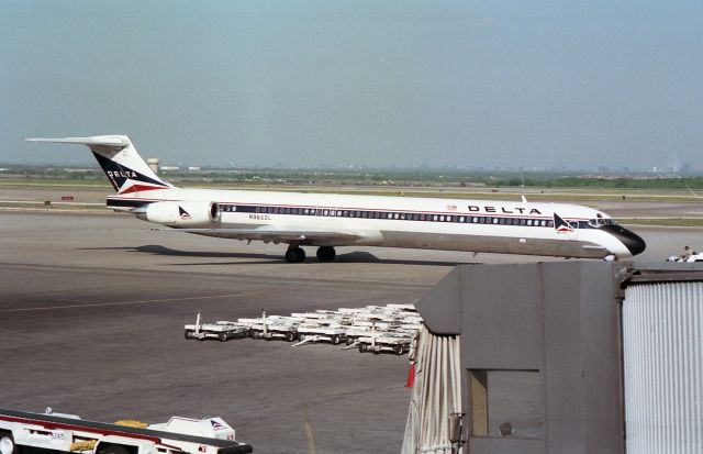 McDonnell Douglas MD-88 (N962DL)