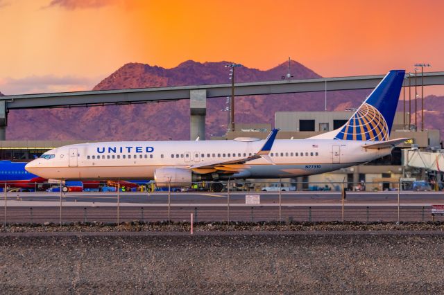 Boeing 737-800 (N77510) - United Airlines 737-800 taking off at PHX on 12/13/22. Taken with a Canon R7 and Tamron 70-200 G2 lens.