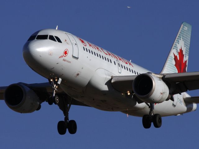 Airbus A319 (C-GBHZ)