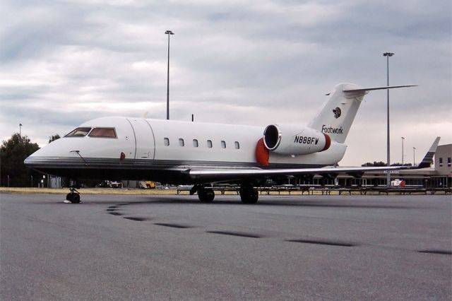 Piaggio P-149 (N888FW) - FOOTWORK - CANADAIR CL-600-1A11 CHALLENGER 600S - REG : N888FW (CN 1079) - WEST BEACH ADELAIDE SA. AUSTRALIA - YPAD (8/11/1993) 35MM SLIDE SCANNED AT 6400 DPI.