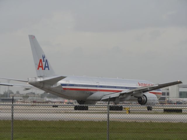 Boeing 777-200 (N772AN)