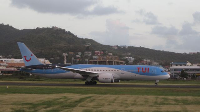 Boeing 787-9 Dreamliner (G-TUIK)