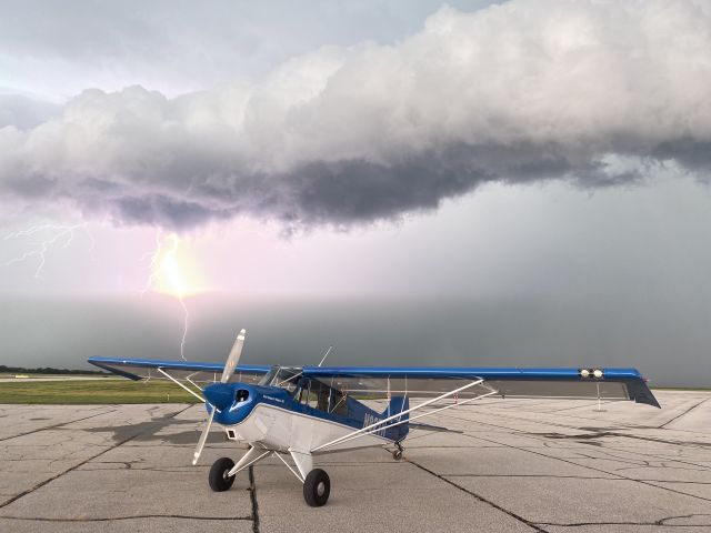 CHRISTEN Husky (N82TH) - Dog before the storm. 