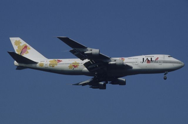 Boeing 747-200 (JA8115) - Final Approach to Narita Intl Airport Rwy34L on 1998/05/21 " JAL Resort Express c/s "