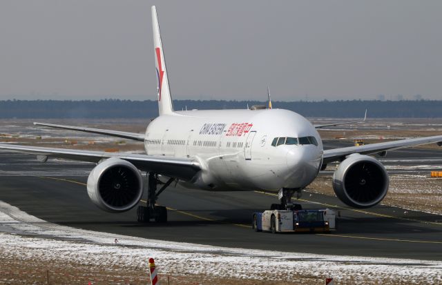 BOEING 777-300ER (B-2002)