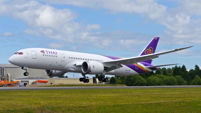 Boeing 787-8 (HS-TQA) - BOE588 on short final to Rwy 34L to complete its maiden flight on 6/9/14. (LN:190 / cn 35315).  This is the first 787 for THA.