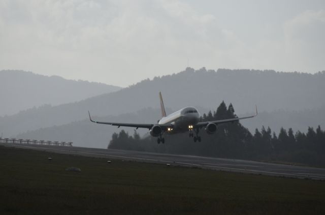 Airbus A320 (EC-MDK) - EC-MDK Landing At LEVX From LEMD, Under Rain And North Wind. 27-11-2021