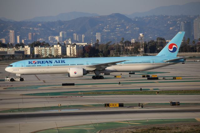 BOEING 777-300ER (HL8009)