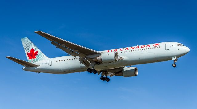 BOEING 767-300 (C-GDUZ) - ACA788 arriving from Los Angeles