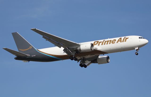 BOEING 767-300 (N313AZ) - Prime Airs "Go Gold" 767-300 on final for DFWs 17L  Photo from 10/2/2018 (Please view in "full" for highest image quality)