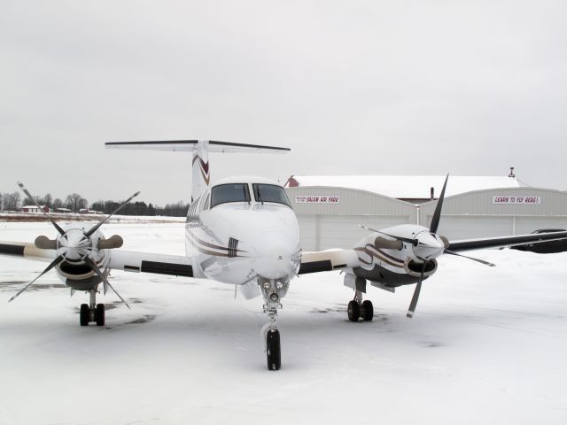 Beechcraft Super King Air 300 (RLI351)