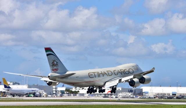 BOEING 747-8 (N855GT)