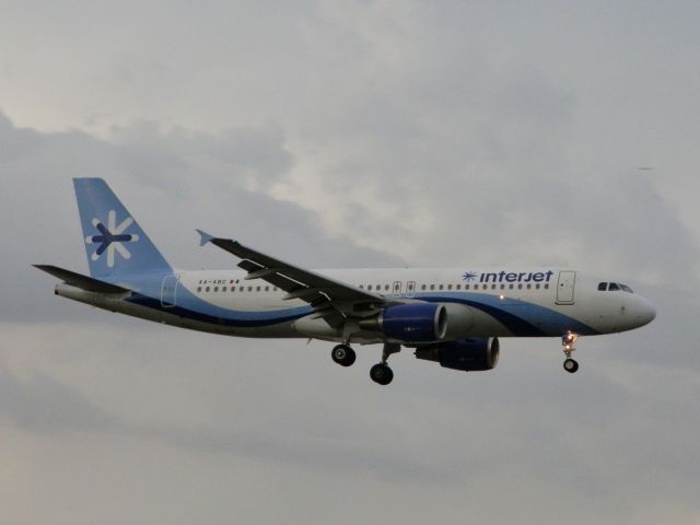 Airbus A320 (XA-ABC)