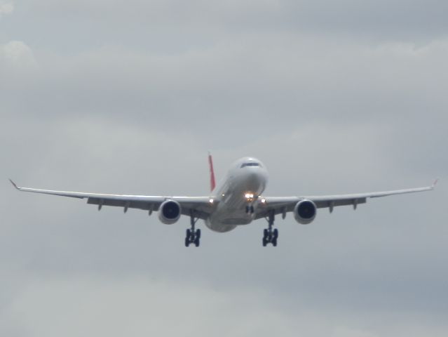 Airbus A330-300 (HB-JHF)