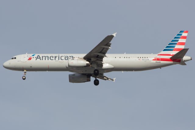 Airbus A321 (N572UW)